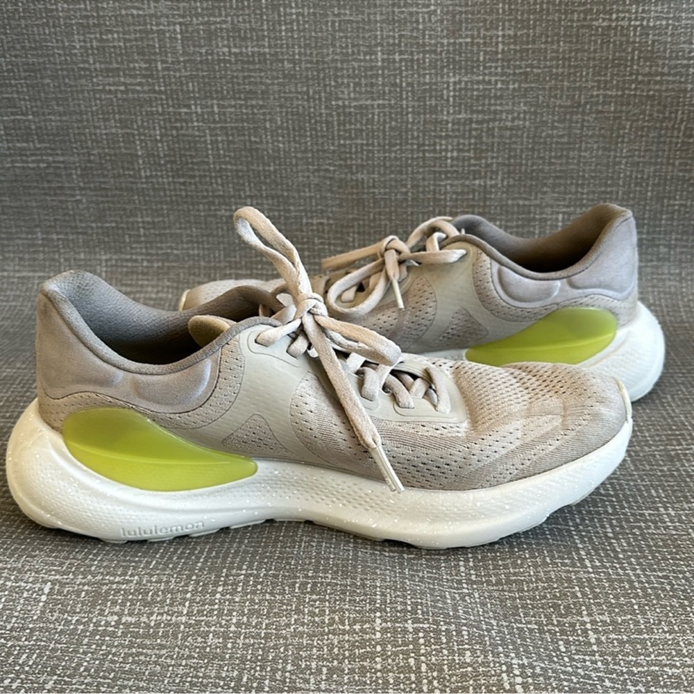 Lululemon Women’s Beyondfeel Running Shoes S 9 Bone Tan Gray Excellent Condition
